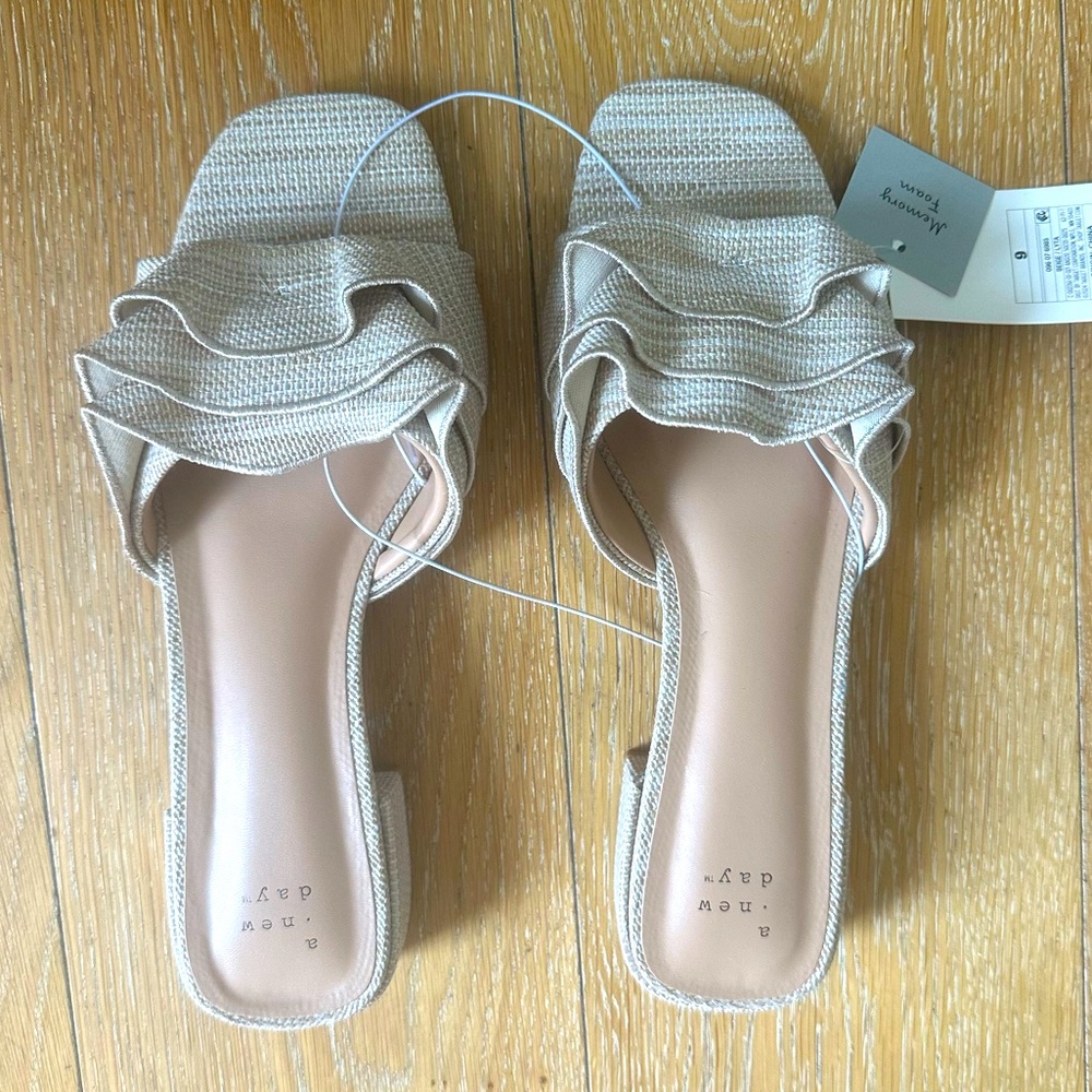 A New Day Memory Foam Sandals - Picture 3 of 6